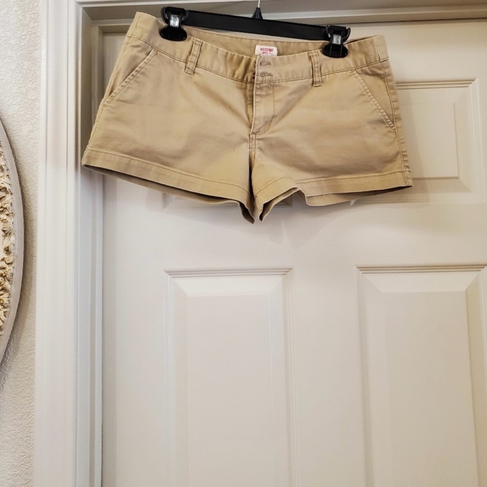 Mossino supply &co Women's Shorts are a junior size 11.